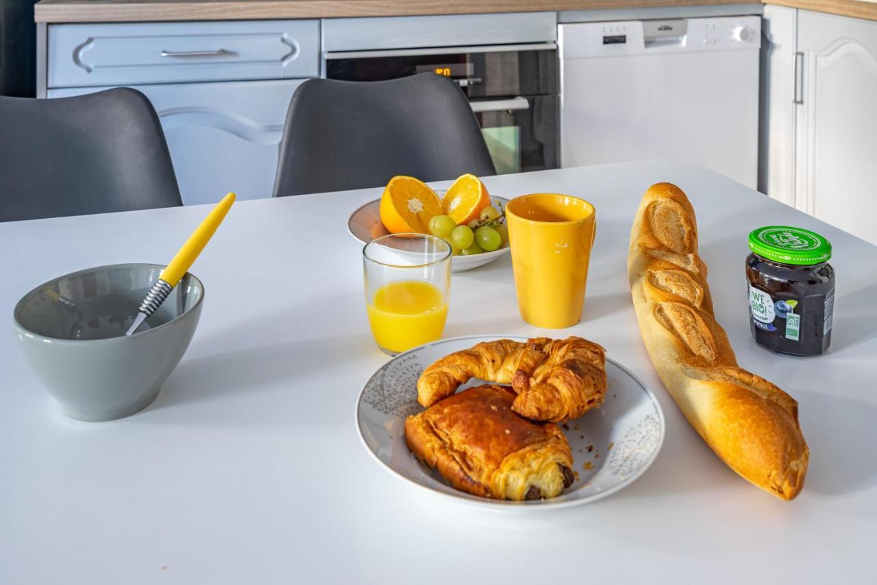 Entier: Calme, Spacieux, 2 Chambres.