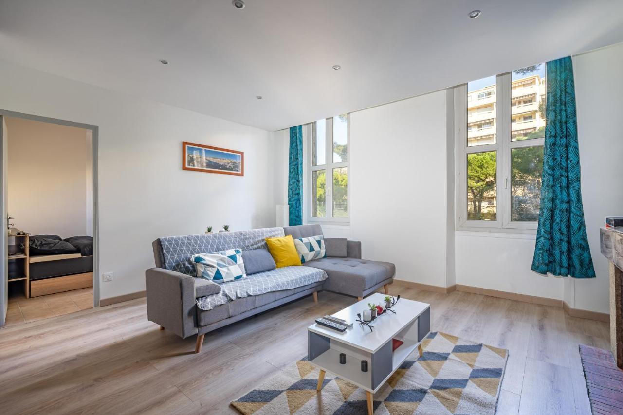 Entier: Calme, Spacieux, 2 Chambres. Marseille