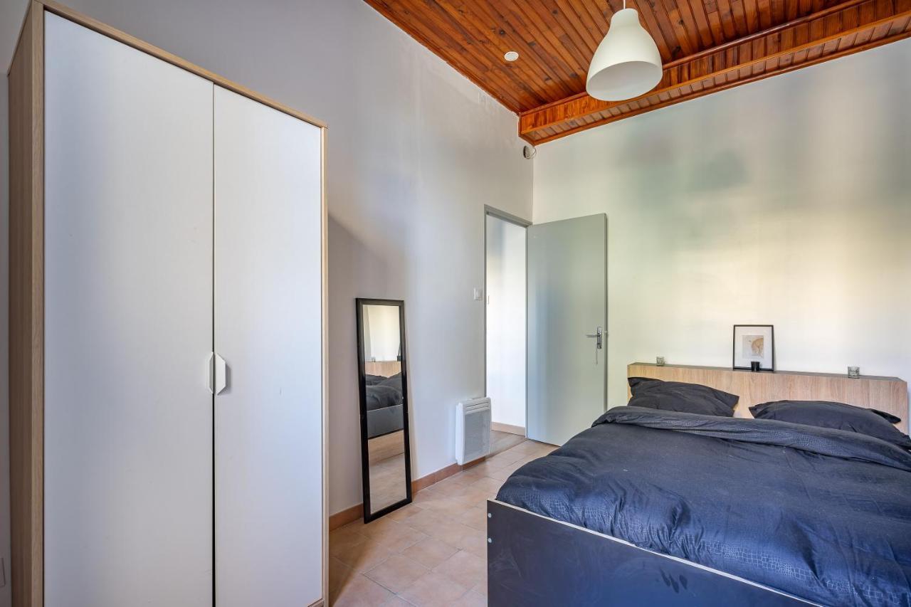 Entier: Calme, Spacieux, 2 Chambres. Appartement Marseille