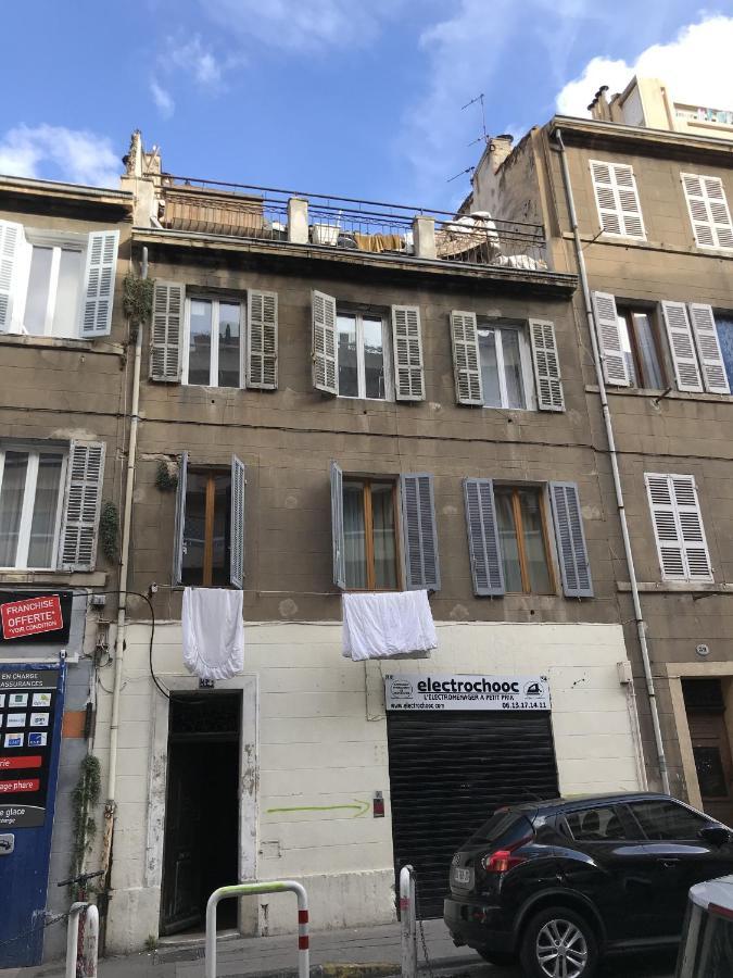 Entier: Calme, Spacieux, 2 Chambres.